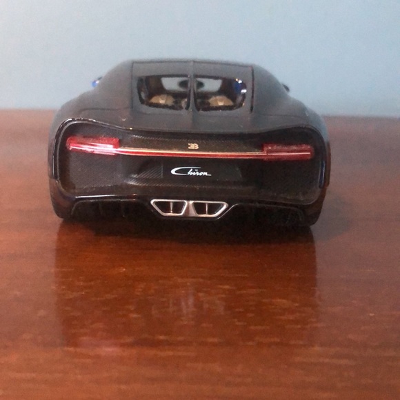 Blue and black Buggati Chiron Maisto - Picture 5 of 5
